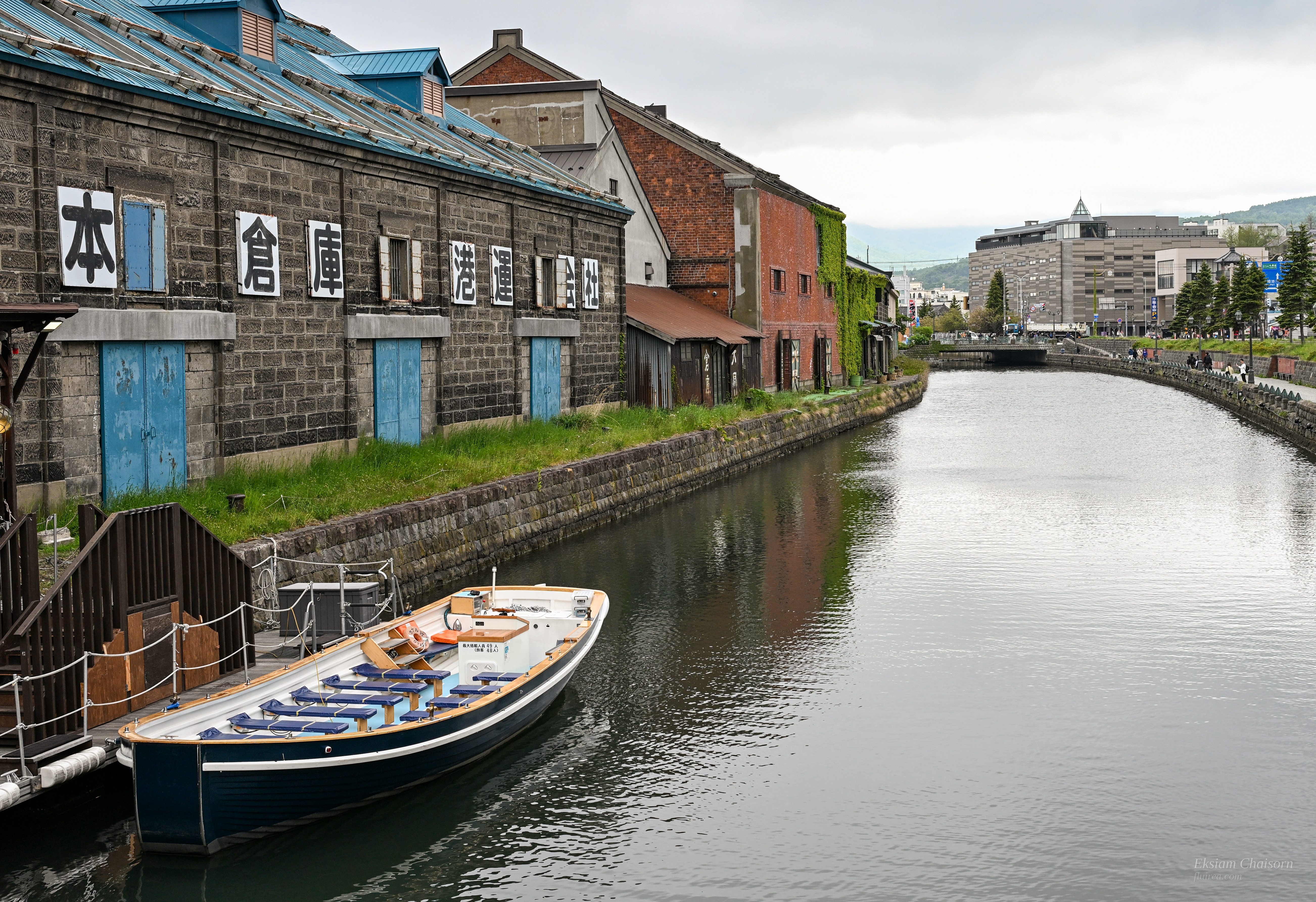 A Boat on Otaru Canal · Eksiam Chaisorn